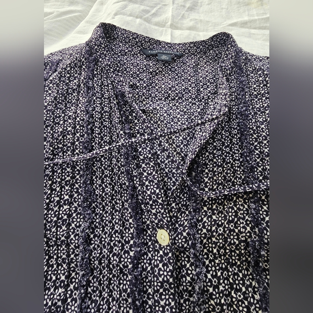 Women's Sleeveless Button-Up Top - Black and White - Picture 3 of 9